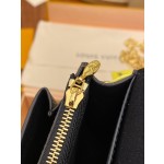 Louis Vuitton exclusive starting model: M60221